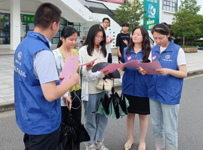 市社保征缴中心开展“社保政策进高校”宣传活动